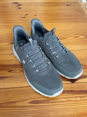 Skechers Men's Dark Gray Slip-On Knit Sneakers size 10.5